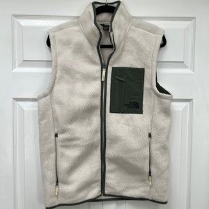 The north face vest size M